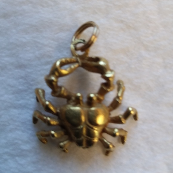 Crab Charm 1" For Necklace - Picture 3 of 4